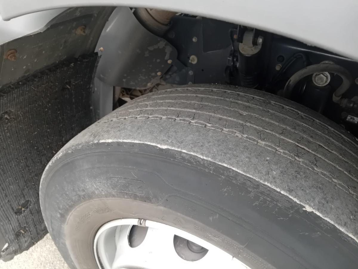 Renault Gamme D 280.19 - Kravas automašīna ar slēgto virsbūvi: foto 4 Renault Gamme D 280.19 - Kravas automašīna ar slēgto virsbūvi: foto 4