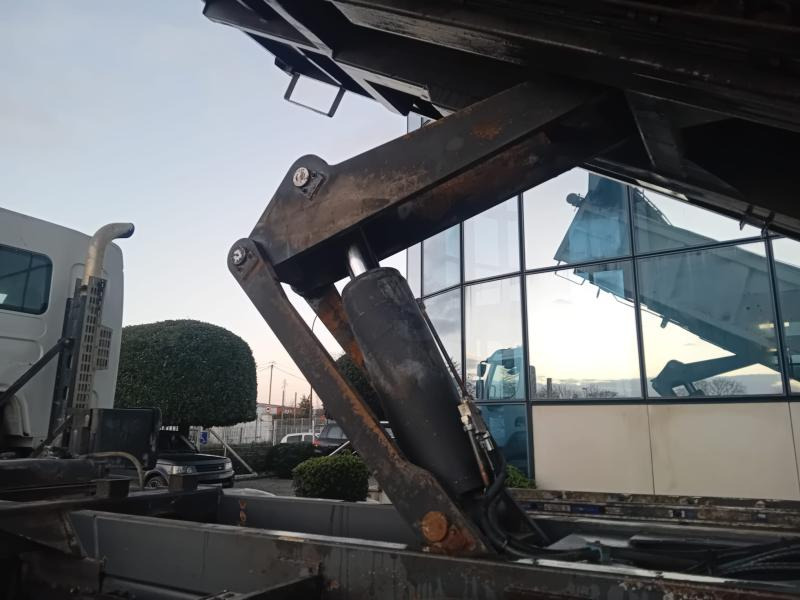 Renault Kerax 410 DXI - Kravas automašīna pašizgāzējs: foto 4 Renault Kerax 410 DXI - Kravas automašīna pašizgāzējs: foto 4