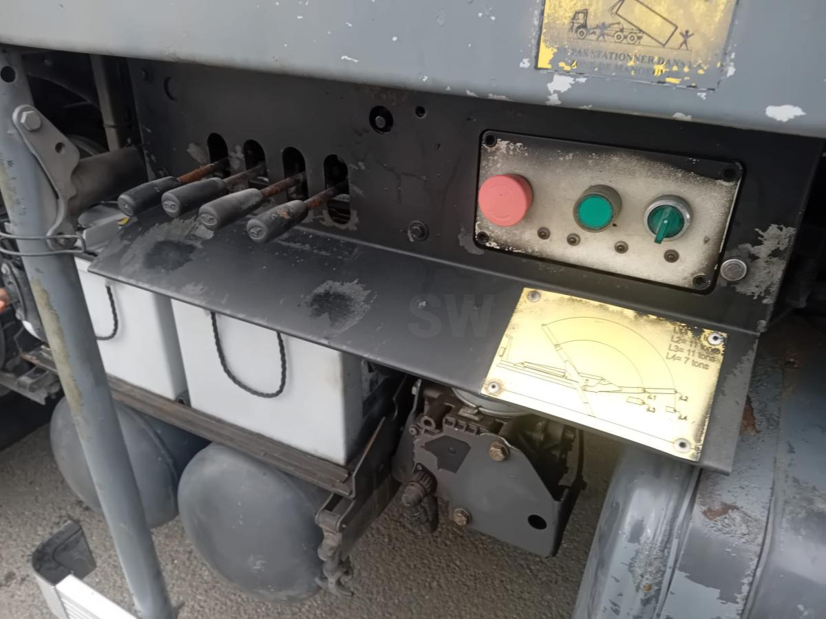 Renault Kerax 430 DXI - Būvgružu konteineru vedējs: foto 5 Renault Kerax 430 DXI - Būvgružu konteineru vedējs: foto 5