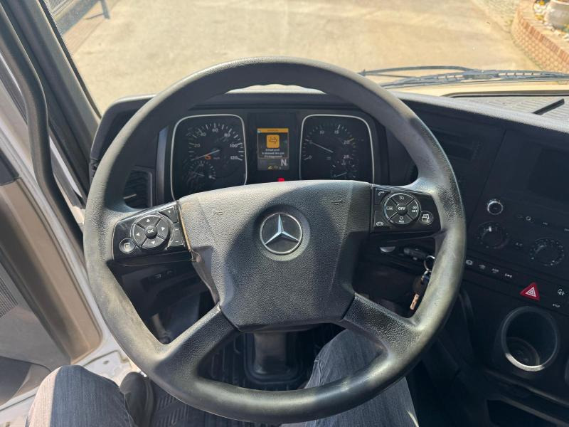 Interior photo 1: Vilcējs Mercedes Actros 1845