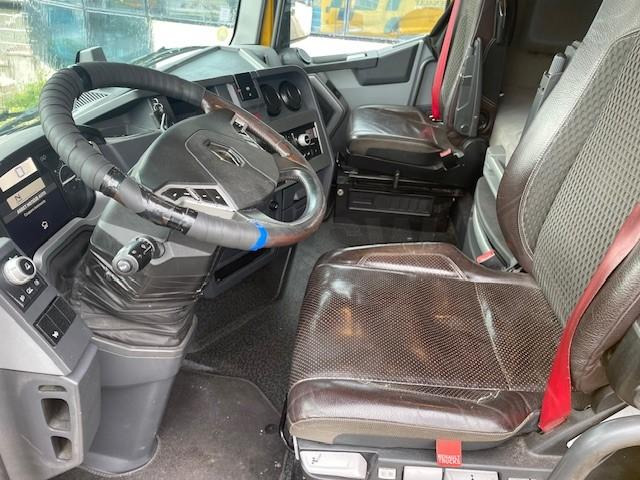 Interior photo 1: Vilcējs Renault Gamme T 520