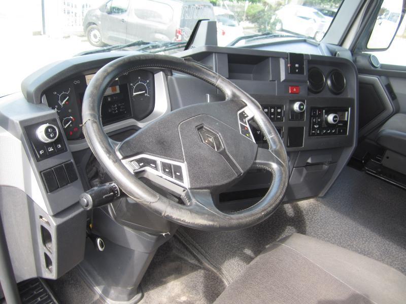 Interior photo 1: Vilcējs Renault T-Series 480 Interior photo 1: Vilcējs Renault T-Series 480