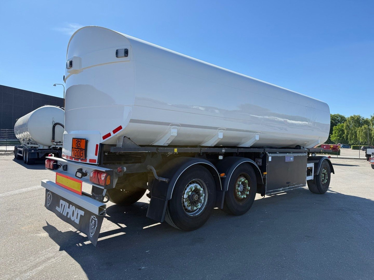 Eurotank 3 axle ET-26-4 ADR 25.500 L 4 Room - Piekabe cisterna: foto 3 Eurotank 3 axle ET-26-4 ADR 25.500 L 4 Room - Piekabe cisterna: foto 3
