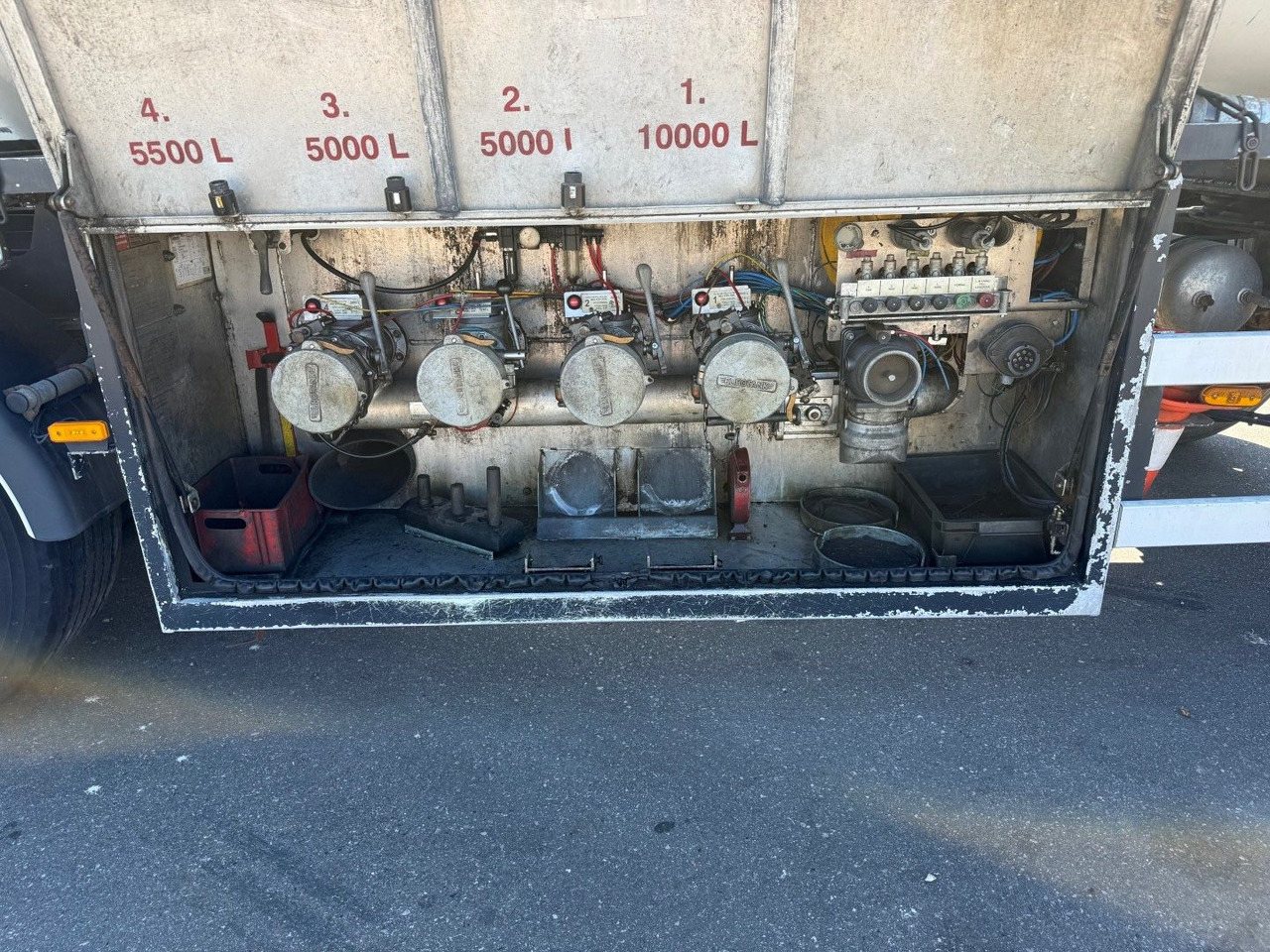 Eurotank 3 axle ET-26-4 ADR 25.500 L 4 Room - Piekabe cisterna: foto 5 Eurotank 3 axle ET-26-4 ADR 25.500 L 4 Room - Piekabe cisterna: foto 5