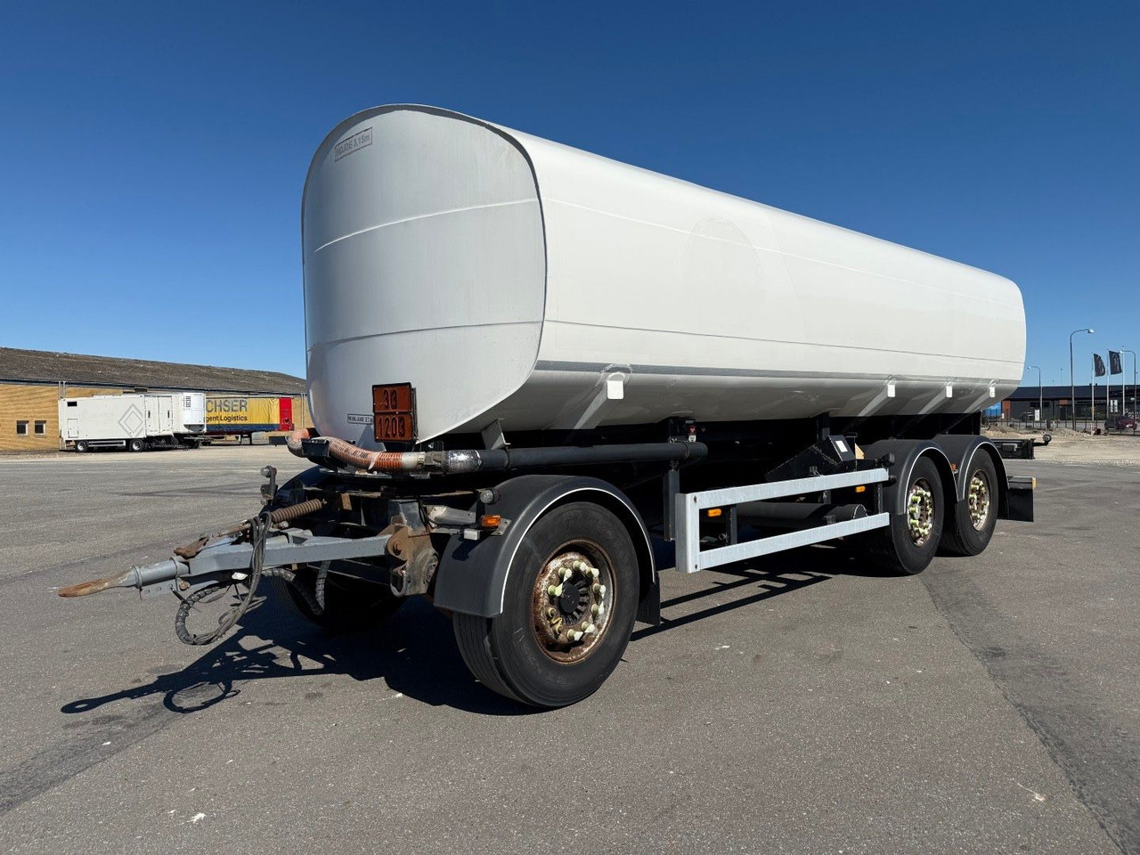Eurotank 3 axle ET-26-4 ADR 25.500 L 4 Room - Piekabe cisterna: foto 1 Eurotank 3 axle ET-26-4 ADR 25.500 L 4 Room - Piekabe cisterna: foto 1