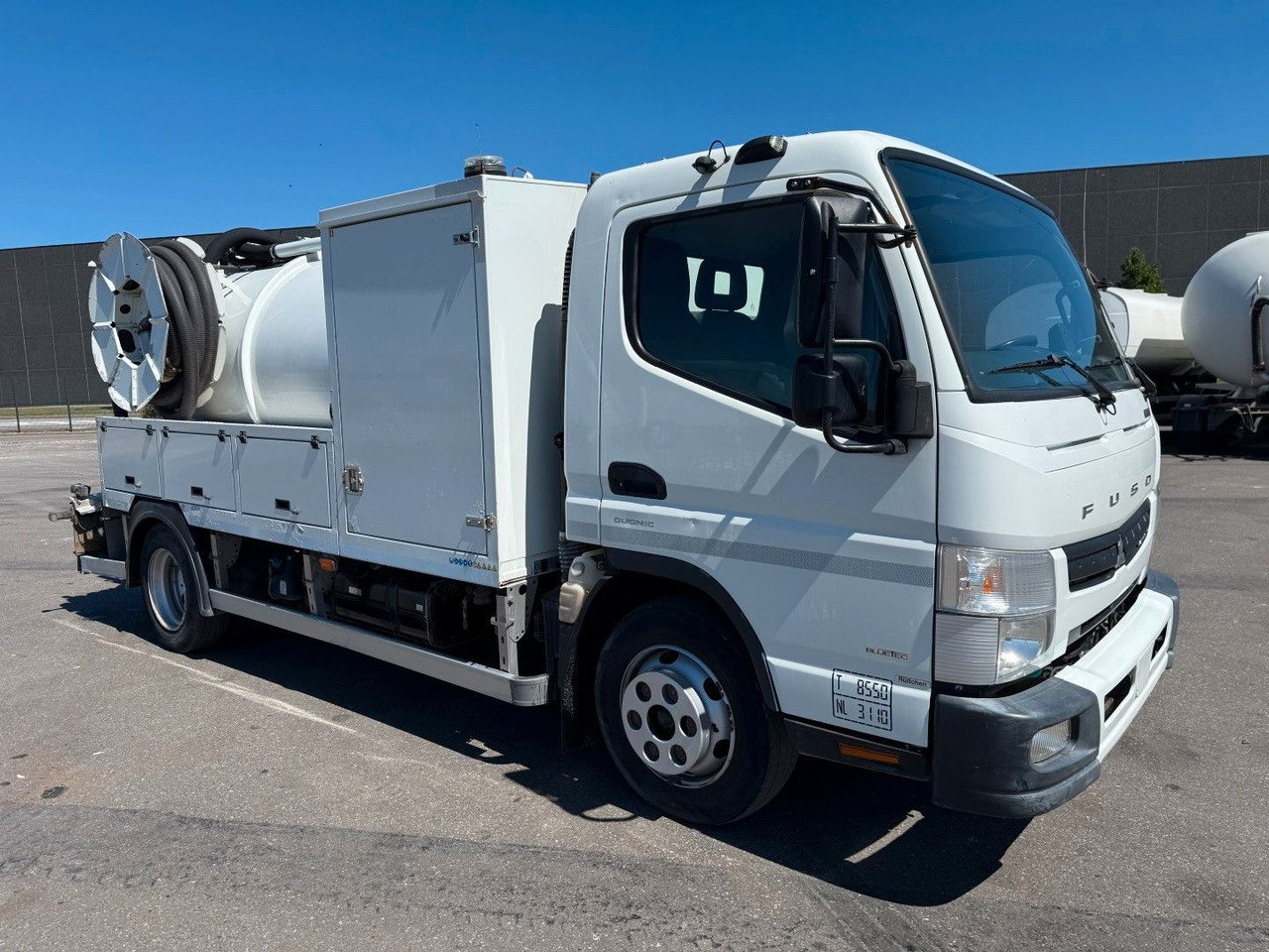 FUSO Canter 9C18 Duonic Rioned 3500 l. Kombi Euro 6 - Asenizācijas mašīna: foto 2 FUSO Canter 9C18 Duonic Rioned 3500 l. Kombi Euro 6 - Asenizācijas mašīna: foto 2