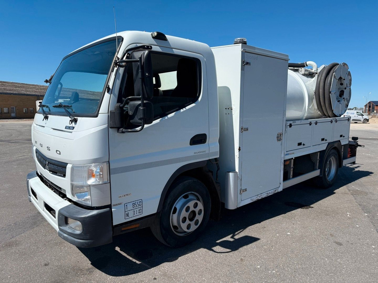 FUSO Canter 9C18 Duonic Rioned 3500 l. Kombi Euro 6 - Asenizācijas mašīna: foto 1 FUSO Canter 9C18 Duonic Rioned 3500 l. Kombi Euro 6 - Asenizācijas mašīna: foto 1