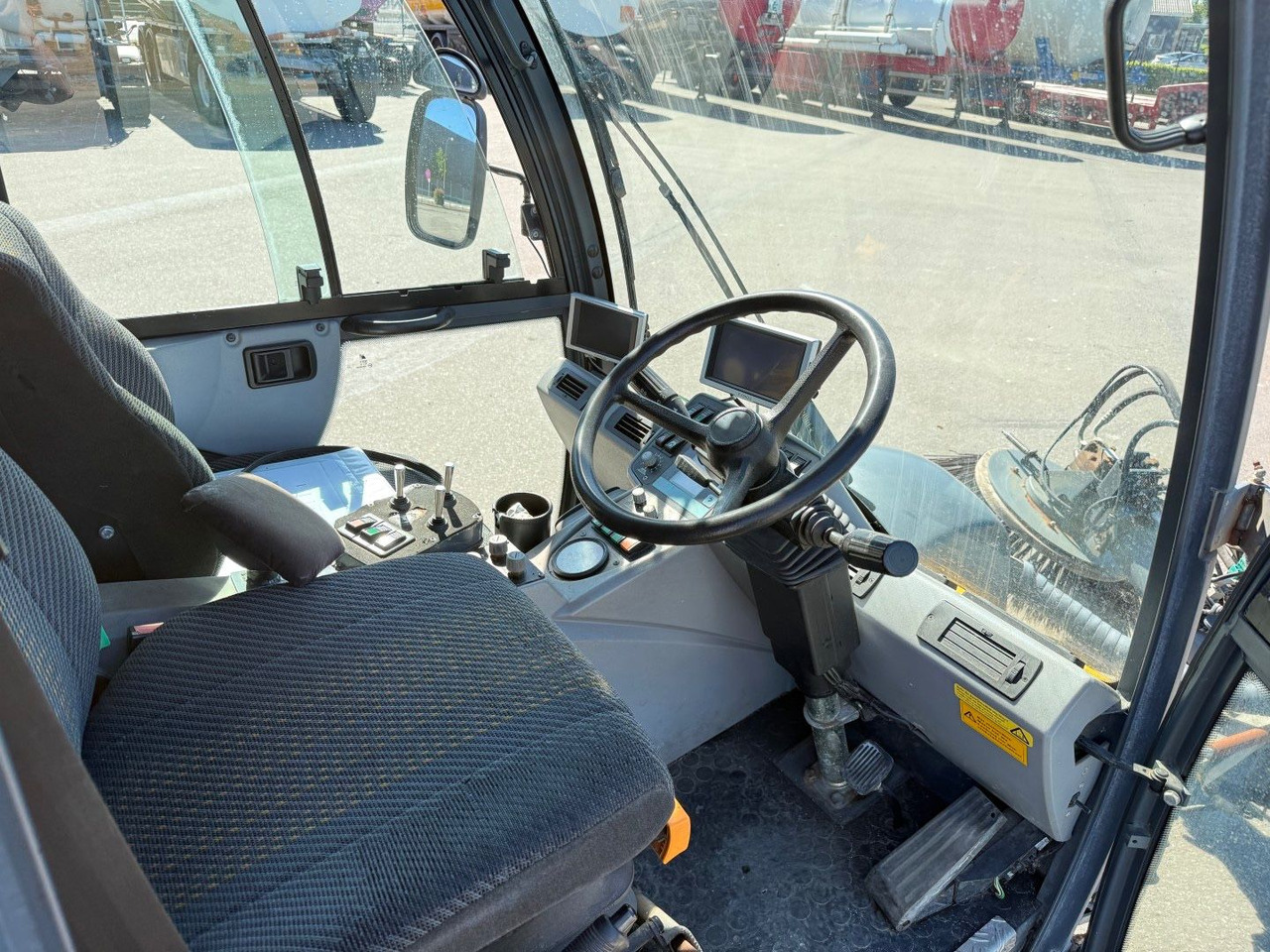 Hako Citymaster 2000 4x4 Euro 5 Kehrmaschine - Ielu tīrīšanas mašīna: foto 5 Hako Citymaster 2000 4x4 Euro 5 Kehrmaschine - Ielu tīrīšanas mašīna: foto 5