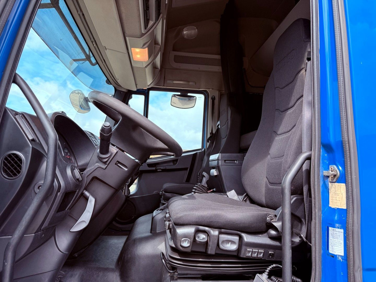 Iveco EuroCargo 180 E28 4x2 Thermo King T-1000R - Kravas automašīna refrižerators: foto 5 Iveco EuroCargo 180 E28 4x2 Thermo King T-1000R - Kravas automašīna refrižerators: foto 5