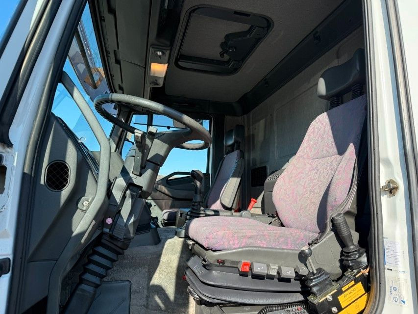 Iveco EuroTech Cursor 190E31 4x2 Tipper / HMF 1060 B3 - Kravas auto ar manipulatoru: foto 5 Iveco EuroTech Cursor 190E31 4x2 Tipper / HMF 1060 B3 - Kravas auto ar manipulatoru: foto 5