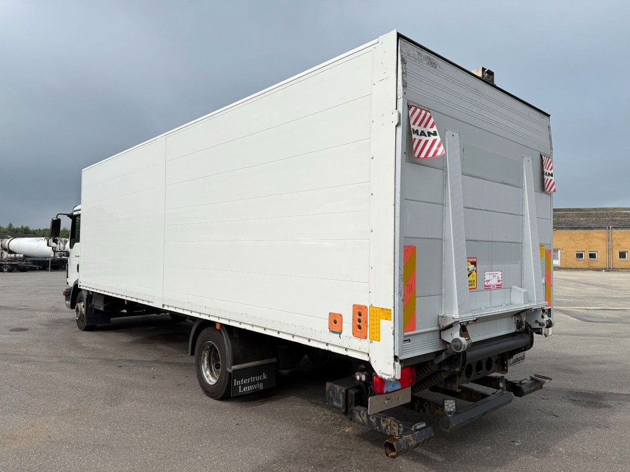MAN TGL 12.220 4x2 Euro 6 Koffer - Kravas automašīna ar slēgto virsbūvi: foto 4 MAN TGL 12.220 4x2 Euro 6 Koffer - Kravas automašīna ar slēgto virsbūvi: foto 4