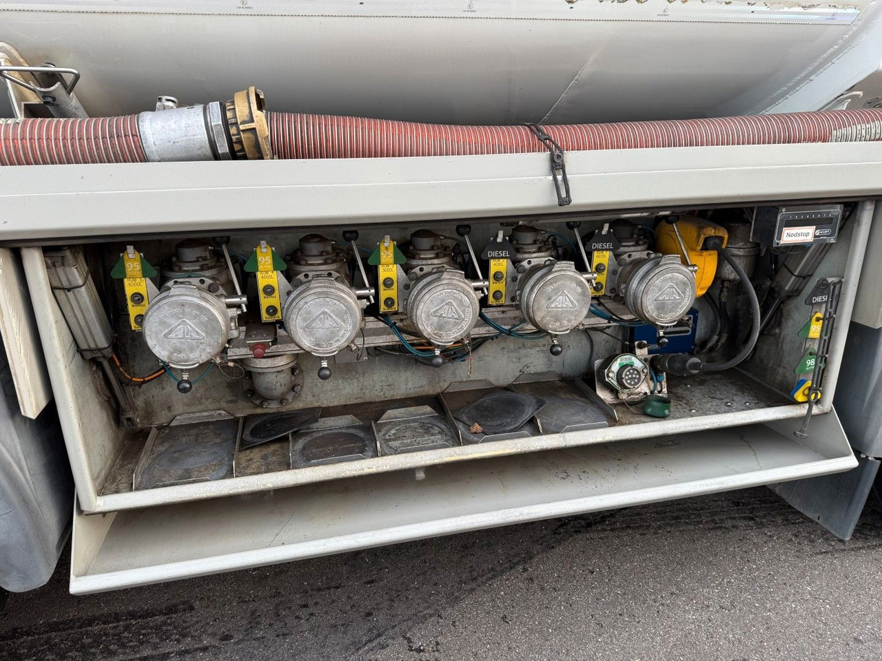 MAN TGS 35.480 8x2*6 Euro 6 23.000 l ADR Tanktruck - Autocisterna: foto 5 MAN TGS 35.480 8x2*6 Euro 6 23.000 l ADR Tanktruck - Autocisterna: foto 5