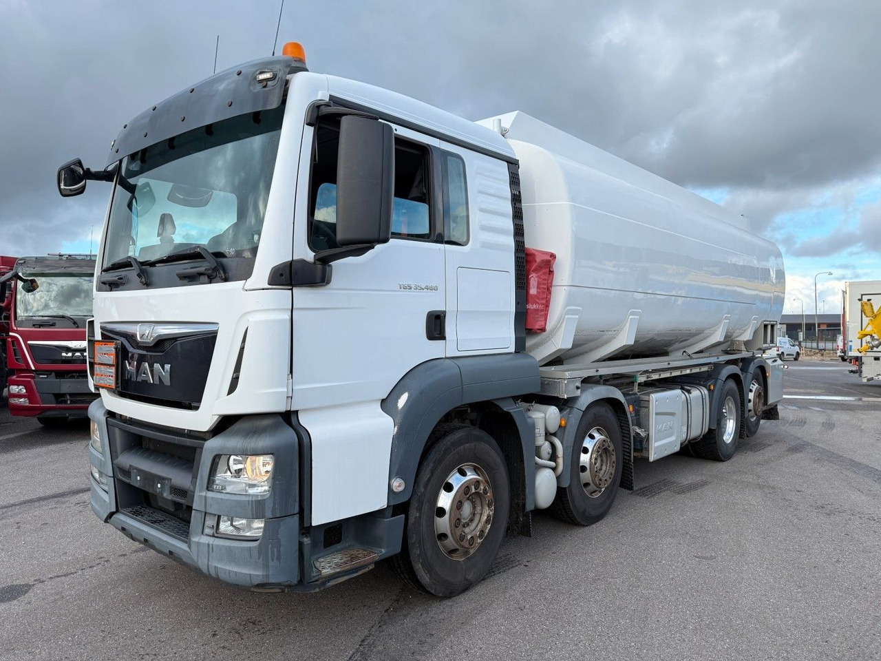 MAN TGS 35.480 8x2*6 Euro 6 23.000 l ADR Tanktruck - Autocisterna: foto 1 MAN TGS 35.480 8x2*6 Euro 6 23.000 l ADR Tanktruck - Autocisterna: foto 1