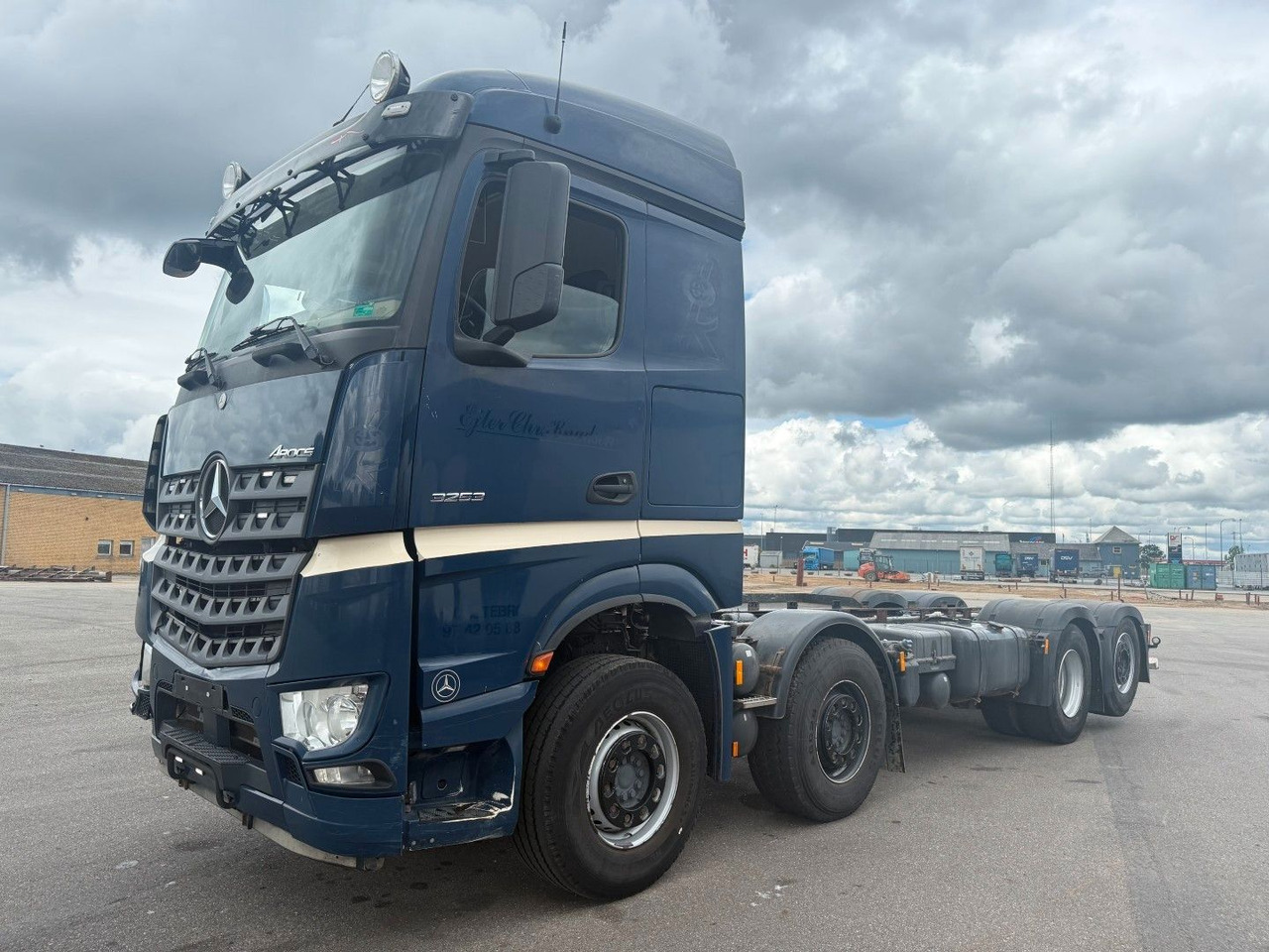Mercedes-Benz Arocs 3253 8x26 Euro 6 Chassis / Fahrgestell - Šasija kravas automašīna: foto 1 Mercedes-Benz Arocs 3253 8x26 Euro 6 Chassis / Fahrgestell - Šasija kravas automašīna: foto 1
