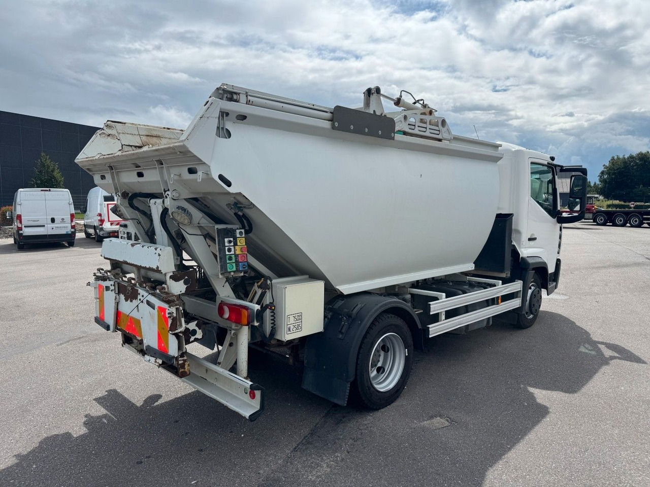 Renault D7.5 180 4x2 Semat/Techno Azimut 8 m3 Garbage - Atkritumu vedējs: foto 3 Renault D7.5 180 4x2 Semat/Techno Azimut 8 m3 Garbage - Atkritumu vedējs: foto 3