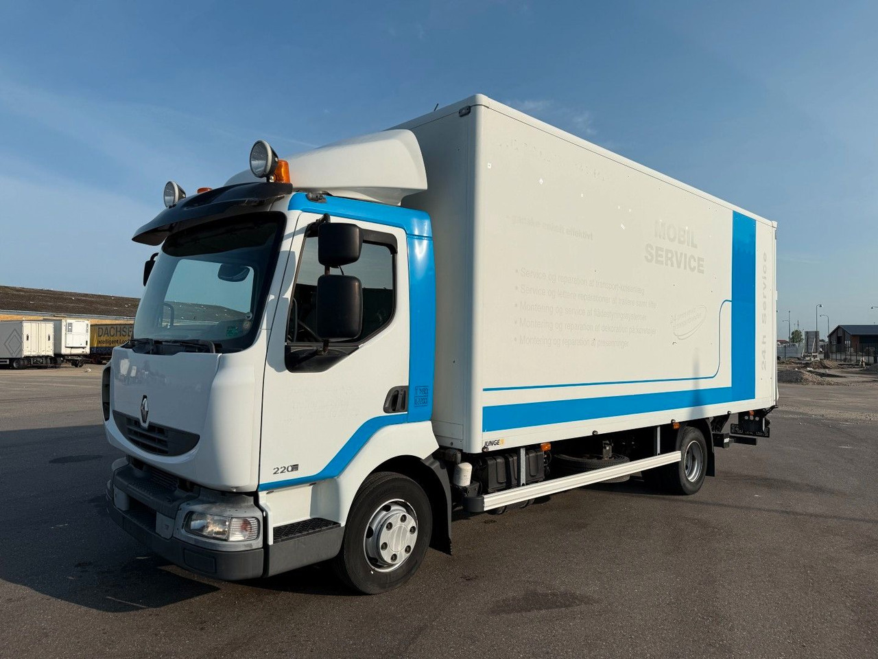 Renault Midlum 220 DXI 4x2 6.0 Box / Koffer - Kravas automašīna ar slēgto virsbūvi: foto 1 Renault Midlum 220 DXI 4x2 6.0 Box / Koffer - Kravas automašīna ar slēgto virsbūvi: foto 1