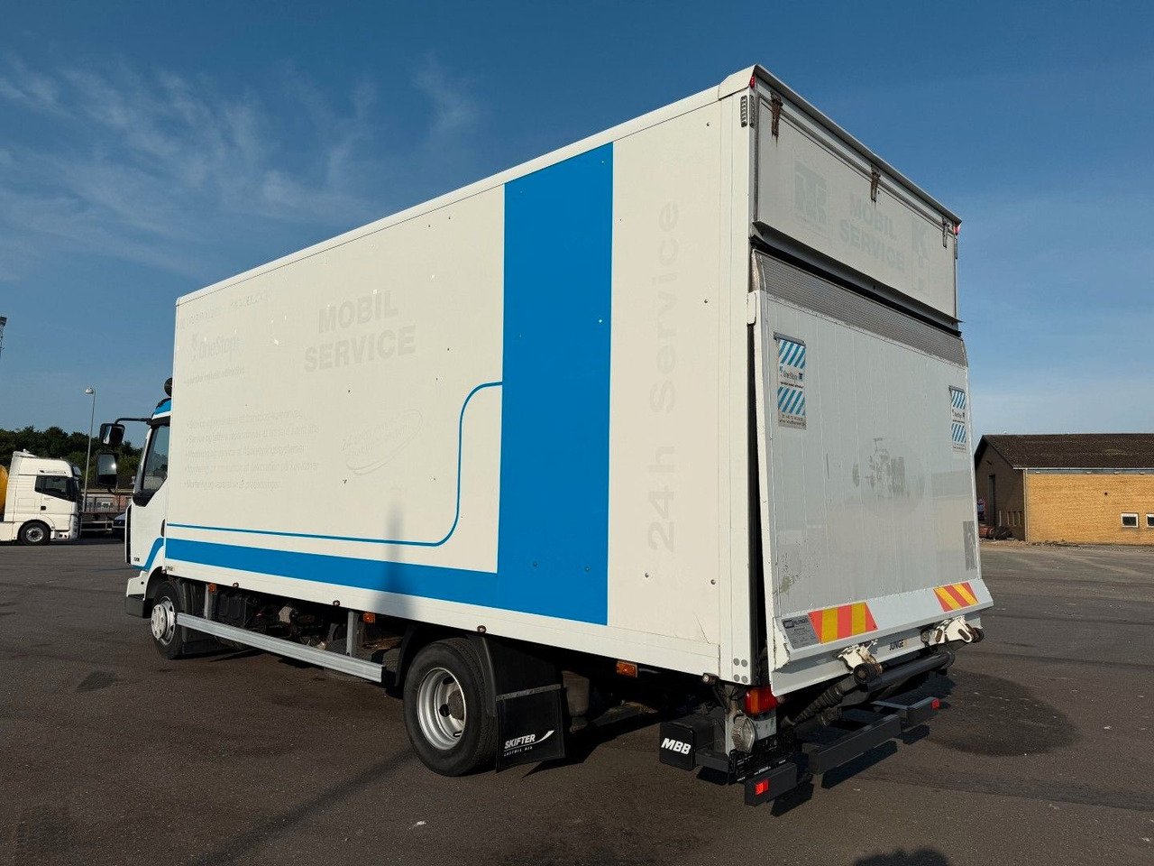 Renault Midlum 220 DXI 4x2 6.0 Box / Koffer - Kravas automašīna ar slēgto virsbūvi: foto 4 Renault Midlum 220 DXI 4x2 6.0 Box / Koffer - Kravas automašīna ar slēgto virsbūvi: foto 4