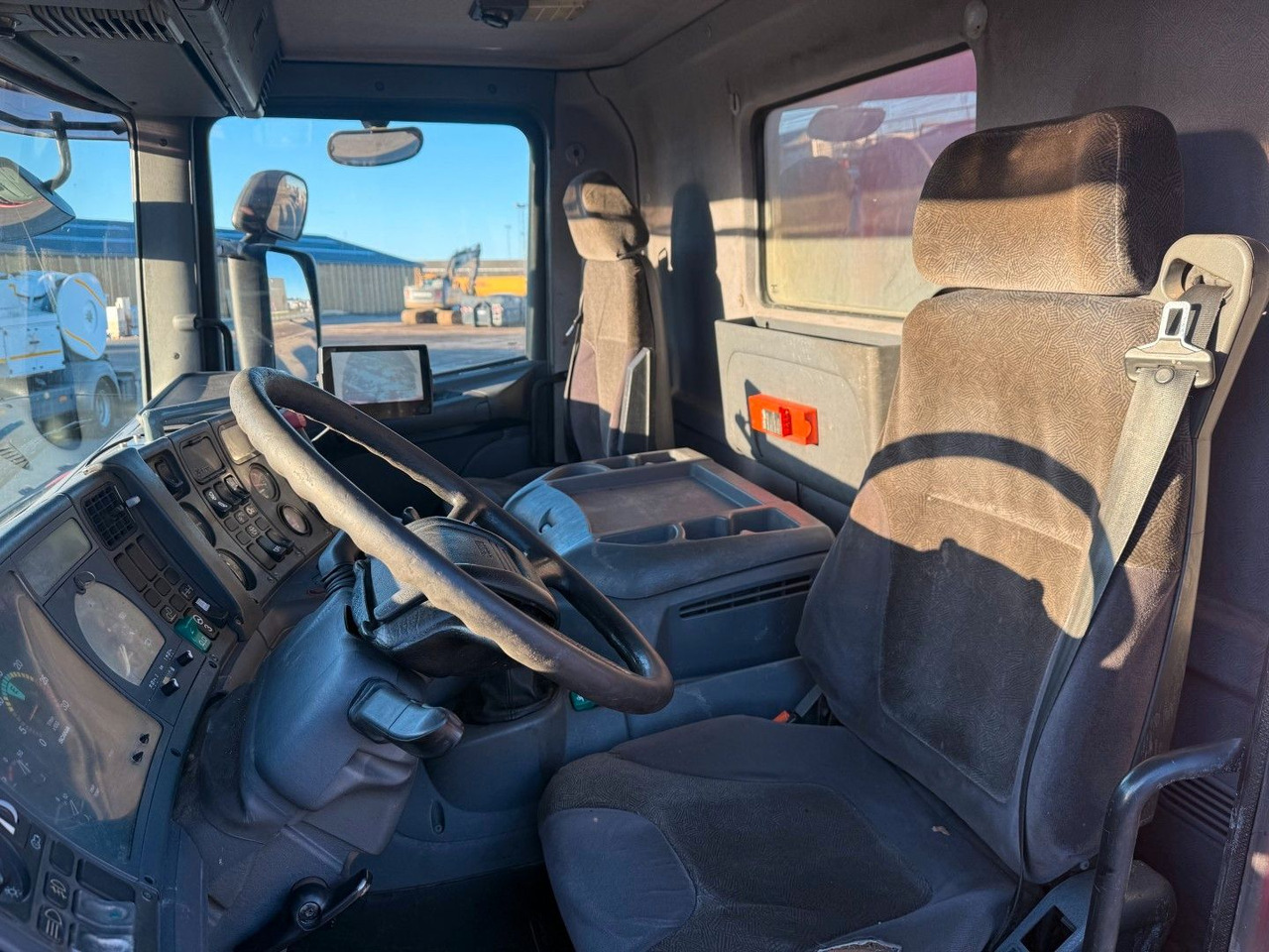 Scania 114/380 8x2*6 Assmann 14 m3 Vacuumtruck - Asenizācijas mašīna: foto 5 Scania 114/380 8x2*6 Assmann 14 m3 Vacuumtruck - Asenizācijas mašīna: foto 5