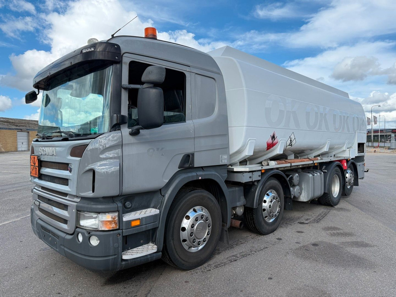 Scania P400 8x2*6 HMK Bilcon 24.000 l. ADR Euro 5 - Autocisterna: foto 1 Scania P400 8x2*6 HMK Bilcon 24.000 l. ADR Euro 5 - Autocisterna: foto 1