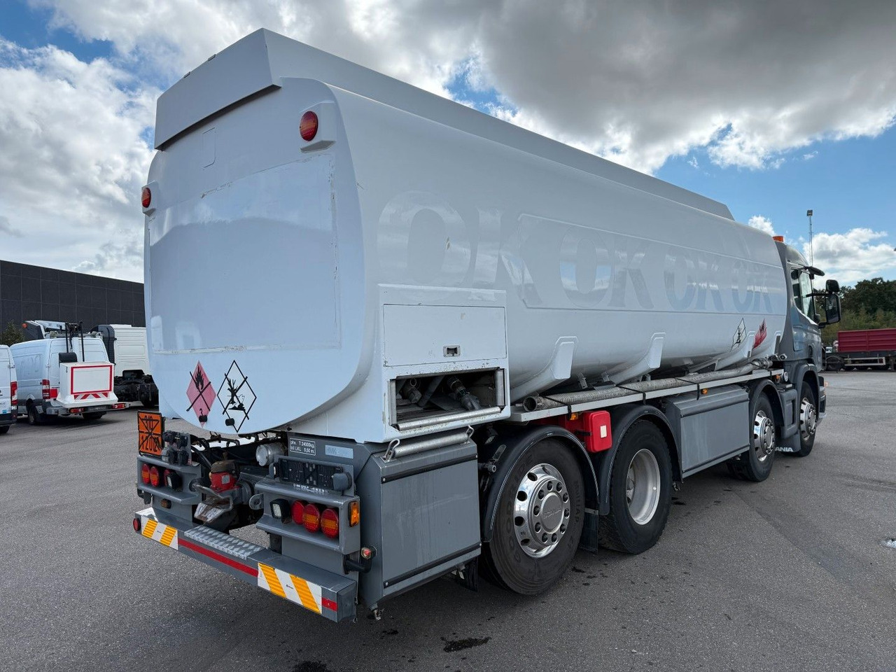 Scania P400 8x2*6 HMK Bilcon 24.000 l. ADR Euro 5 - Autocisterna: foto 3 Scania P400 8x2*6 HMK Bilcon 24.000 l. ADR Euro 5 - Autocisterna: foto 3