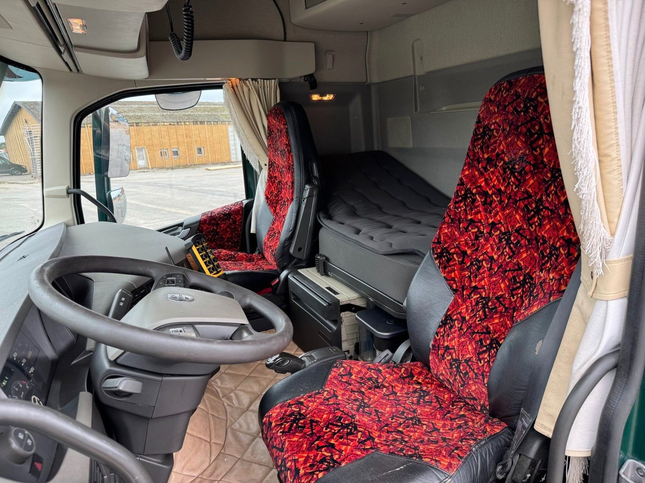 Volvo FH 500 8x2*6 Tipper Euro 6 - Kravas automašīna pašizgāzējs: foto 5 Volvo FH 500 8x2*6 Tipper Euro 6 - Kravas automašīna pašizgāzējs: foto 5