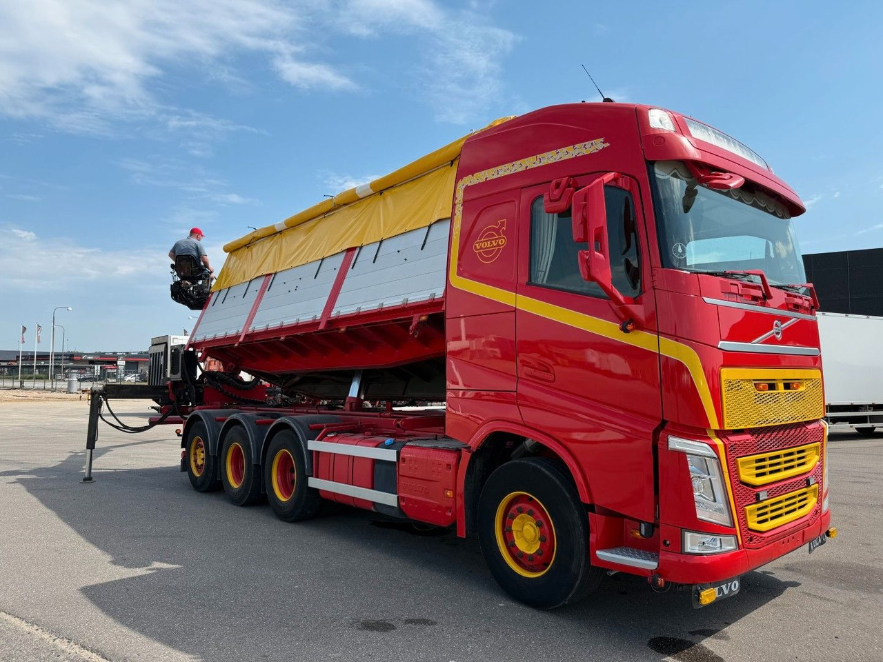 Volvo FH500 8x4*4 Tip / Palfinger Epsilon Q170L - Kravas auto ar manipulatoru: foto 2 Volvo FH500 8x4*4 Tip / Palfinger Epsilon Q170L - Kravas auto ar manipulatoru: foto 2