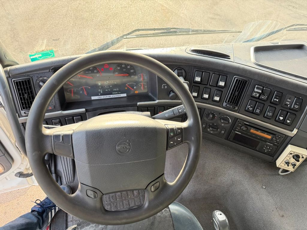 Automašīna ar kravas platformu, Kravas-pasažieru furgons Volvo FM 410 6x2 Euro 5: foto 8