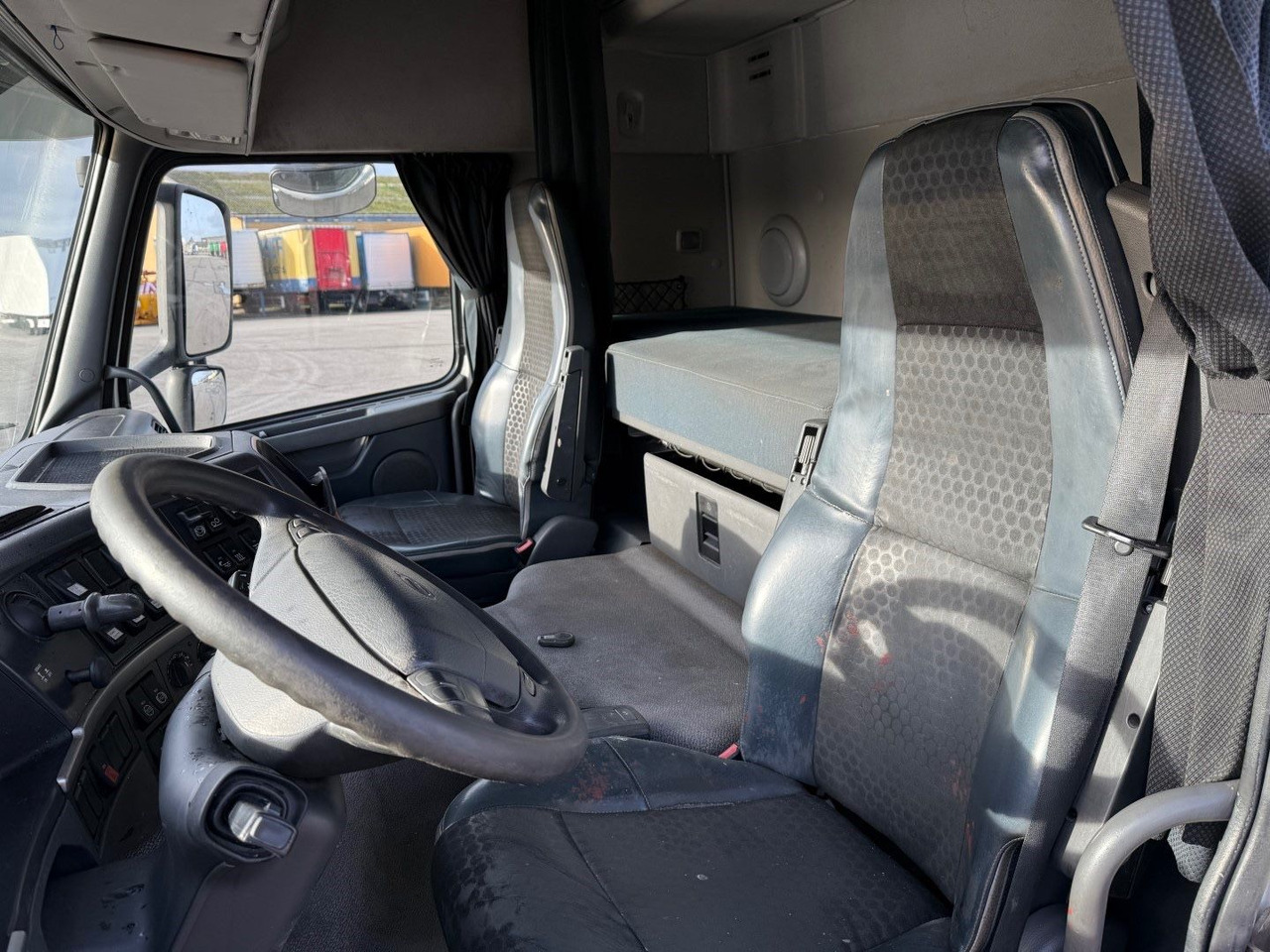 Volvo FM 410 6x2 Euro 5 - Bortu kravas automašīna/ Platforma: foto 5 Volvo FM 410 6x2 Euro 5 - Bortu kravas automašīna/ Platforma: foto 5