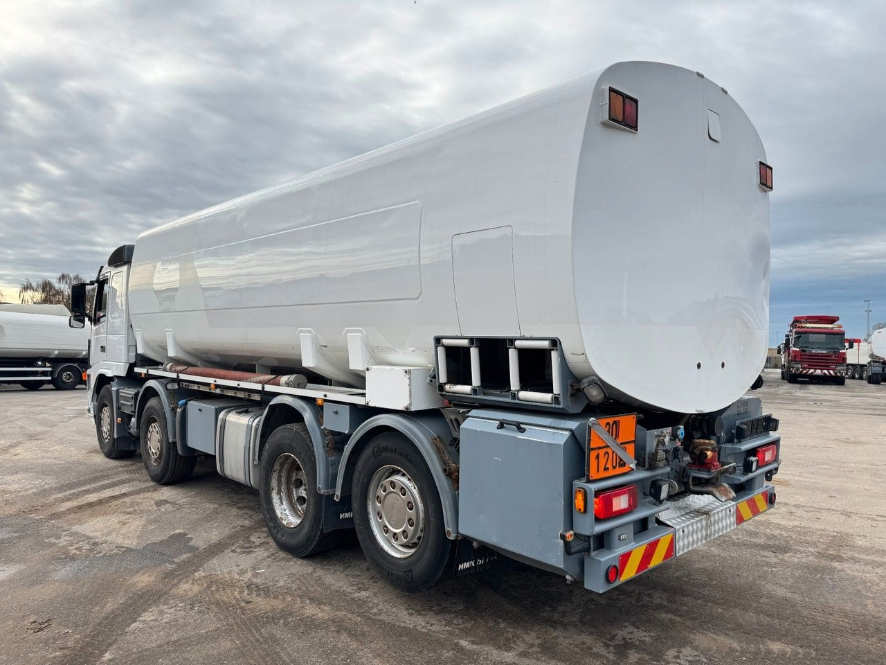 Volvo FM 440 8x2*6 24.000 l. ADR Tanktruck - Autocisterna: foto 4 Volvo FM 440 8x2*6 24.000 l. ADR Tanktruck - Autocisterna: foto 4
