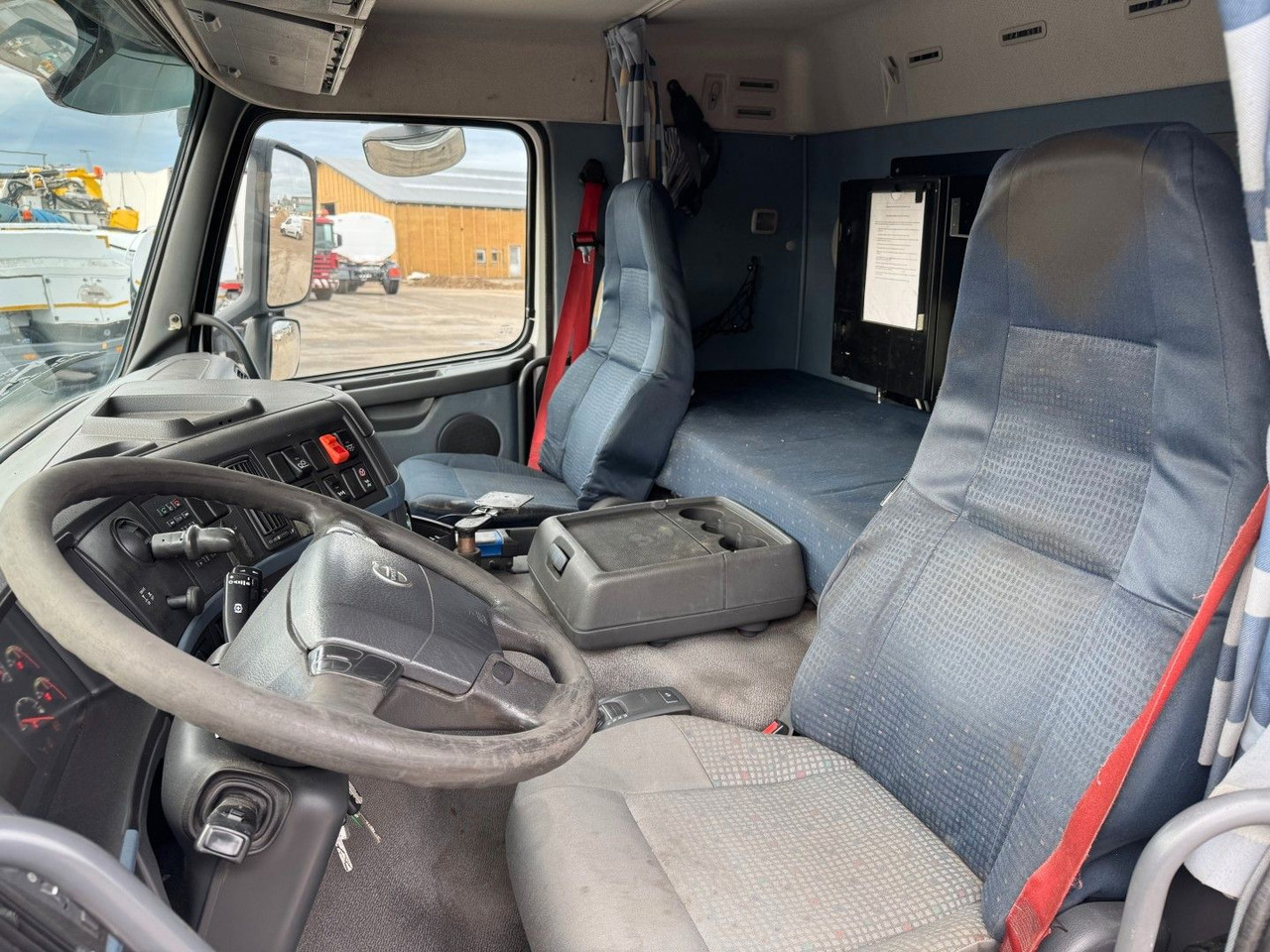 Volvo FM 440 8x2*6 24.000 l. ADR Tanktruck - Autocisterna: foto 5 Volvo FM 440 8x2*6 24.000 l. ADR Tanktruck - Autocisterna: foto 5