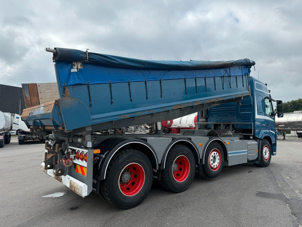 Volvo FM 500 8x4 Pushertridem 3 Way Tipper / Kipper - Kravas automašīna pašizgāzējs: foto 3 Volvo FM 500 8x4 Pushertridem 3 Way Tipper / Kipper - Kravas automašīna pašizgāzējs: foto 3