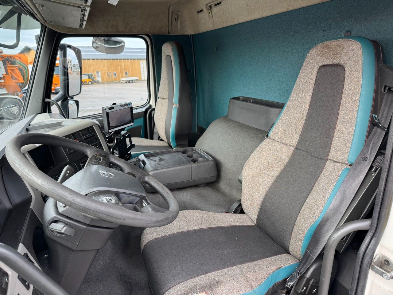 Volvo FM330 6x2*4 Carrier Supra 1250 Mt 9,9m (defekt f - Kravas automašīna refrižerators: foto 5 Volvo FM330 6x2*4 Carrier Supra 1250 Mt 9,9m (defekt f - Kravas automašīna refrižerators: foto 5