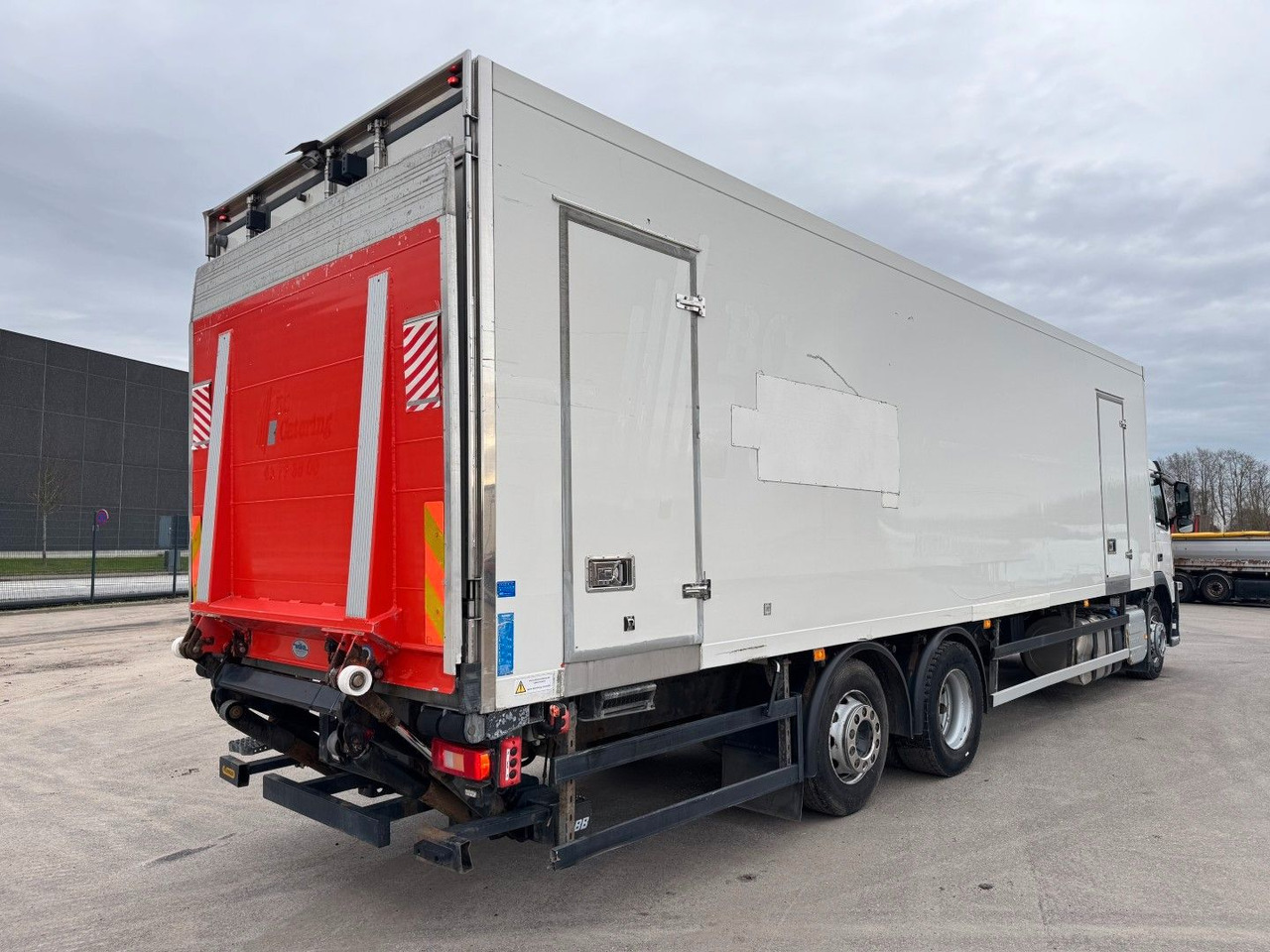 Volvo FM330 6x2*4 Carrier Supra 1250 Mt 9,9m (defekt f - Kravas automašīna refrižerators: foto 3 Volvo FM330 6x2*4 Carrier Supra 1250 Mt 9,9m (defekt f - Kravas automašīna refrižerators: foto 3