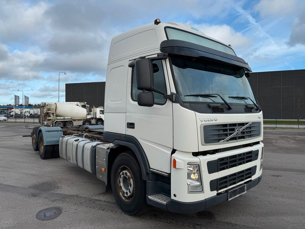 Volvo FM340 6x2 Globetrotter Chassis / Fahrgestell - Šasija kravas automašīna: foto 2 Volvo FM340 6x2 Globetrotter Chassis / Fahrgestell - Šasija kravas automašīna: foto 2
