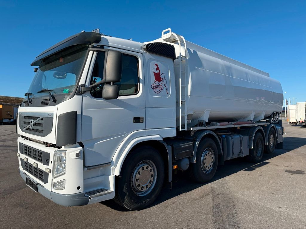 Volvo FM460 8x2*6 24.000 l. ADR Tank Volvo FM460 8x2*6 24.000 l. ADR Tanktruck - Autocisterna: foto 1 Volvo FM460 8x2*6 24.000 l. ADR Tank Volvo FM460 8x2*6 24.000 l. ADR Tanktruck - Autocisterna: foto 1