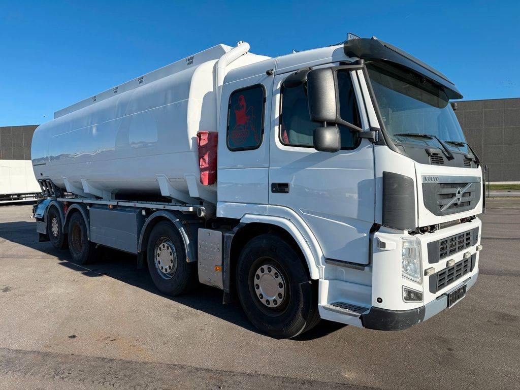 Volvo FM460 8x2*6 24.000 l. ADR Tank Volvo FM460 8x2*6 24.000 l. ADR Tanktruck - Autocisterna: foto 2 Volvo FM460 8x2*6 24.000 l. ADR Tank Volvo FM460 8x2*6 24.000 l. ADR Tanktruck - Autocisterna: foto 2
