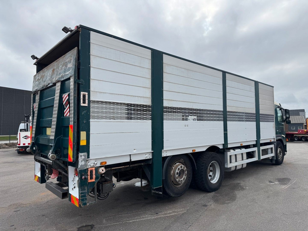 Volvo FM9 380 6x2*4 Tiertransporter / Livestock - Zirgu kravas automašīna: foto 3 Volvo FM9 380 6x2*4 Tiertransporter / Livestock - Zirgu kravas automašīna: foto 3