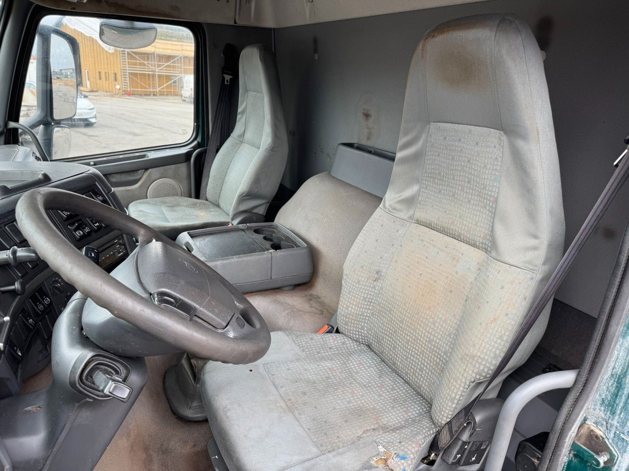 Volvo FM9 380 6x2*4 Tiertransporter / Livestock - Zirgu kravas automašīna: foto 5 Volvo FM9 380 6x2*4 Tiertransporter / Livestock - Zirgu kravas automašīna: foto 5