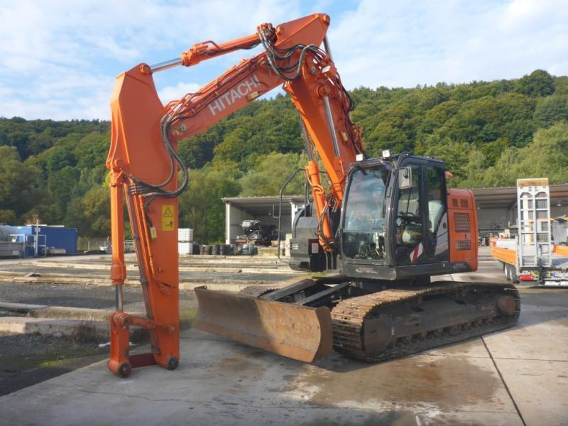 Hitachi ZX225USLC-5B - Kāpurķēžu ekskavators: foto 2 Hitachi ZX225USLC-5B - Kāpurķēžu ekskavators: foto 2