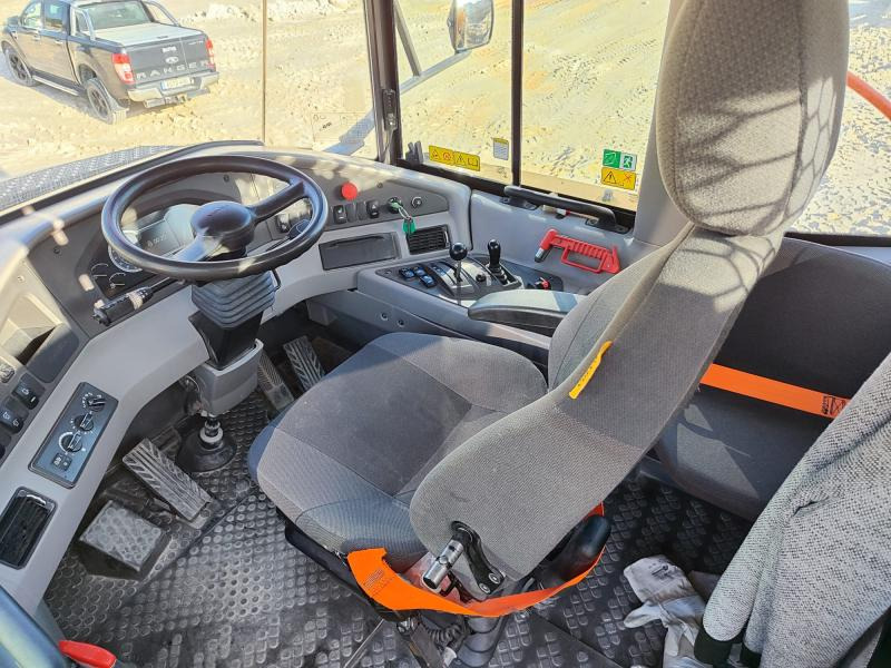 Volvo A45G - Artikulētias pašizgāzējs: foto 5 Volvo A45G - Artikulētias pašizgāzējs: foto 5