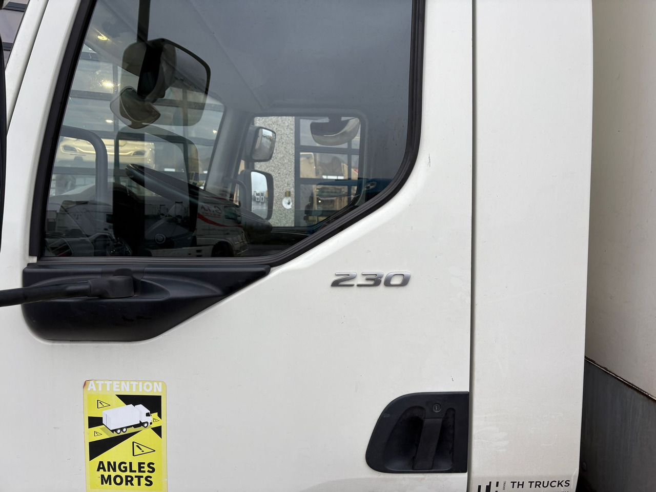 DAF LF 230 FA - Kravas automašīna ar slēgto virsbūvi: foto 5 DAF LF 230 FA - Kravas automašīna ar slēgto virsbūvi: foto 5