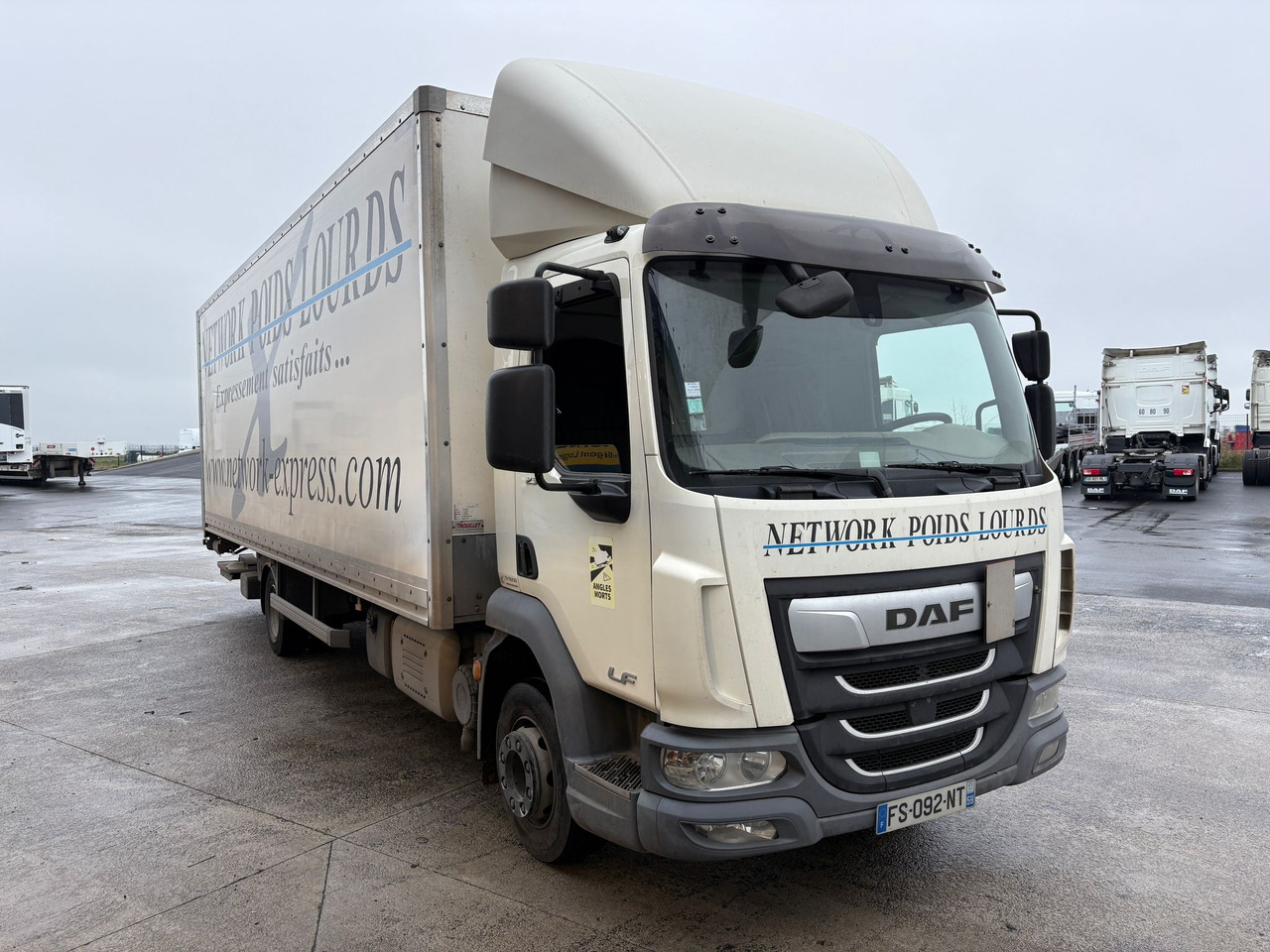 DAF LF 230 FA - Kravas automašīna ar slēgto virsbūvi: foto 1 DAF LF 230 FA - Kravas automašīna ar slēgto virsbūvi: foto 1