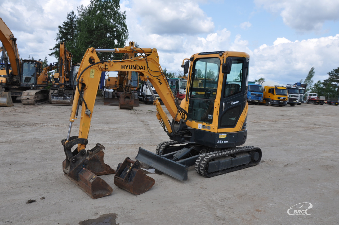 Hyundai R25Z-9AK - Mini-ekskavators: foto 1 Hyundai R25Z-9AK - Mini-ekskavators: foto 1