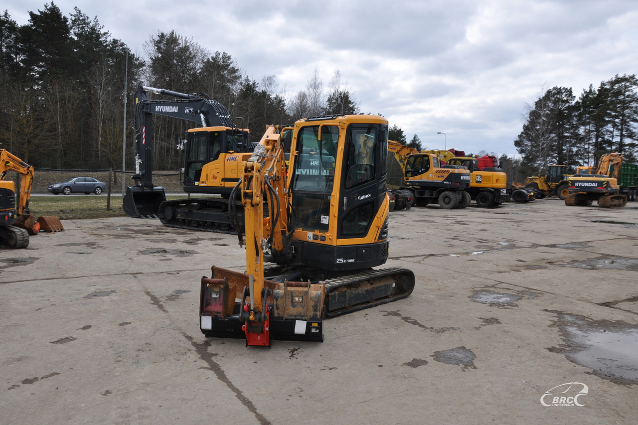 Hyundai R25Z-9AK - Mini-ekskavators: foto 1 Hyundai R25Z-9AK - Mini-ekskavators: foto 1