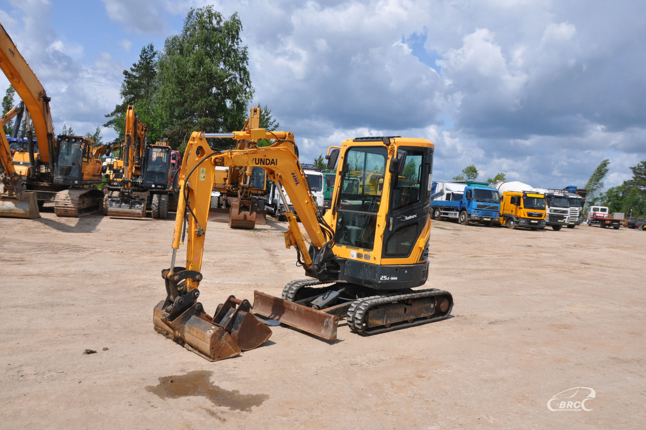 Hyundai R25Z-9AK - Mini-ekskavators: foto 1 Hyundai R25Z-9AK - Mini-ekskavators: foto 1
