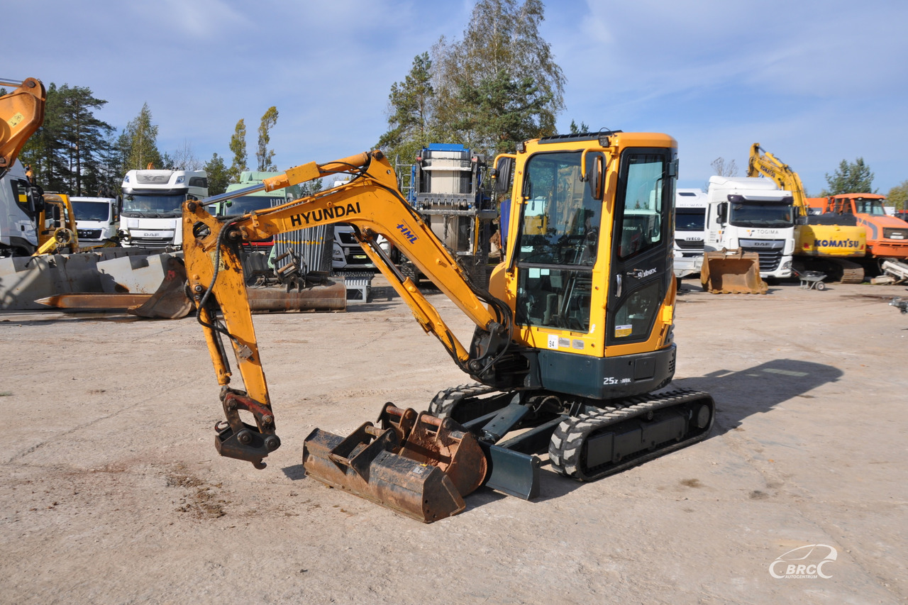 Hyundai R25Z-9AK - Mini-ekskavators: foto 1 Hyundai R25Z-9AK - Mini-ekskavators: foto 1