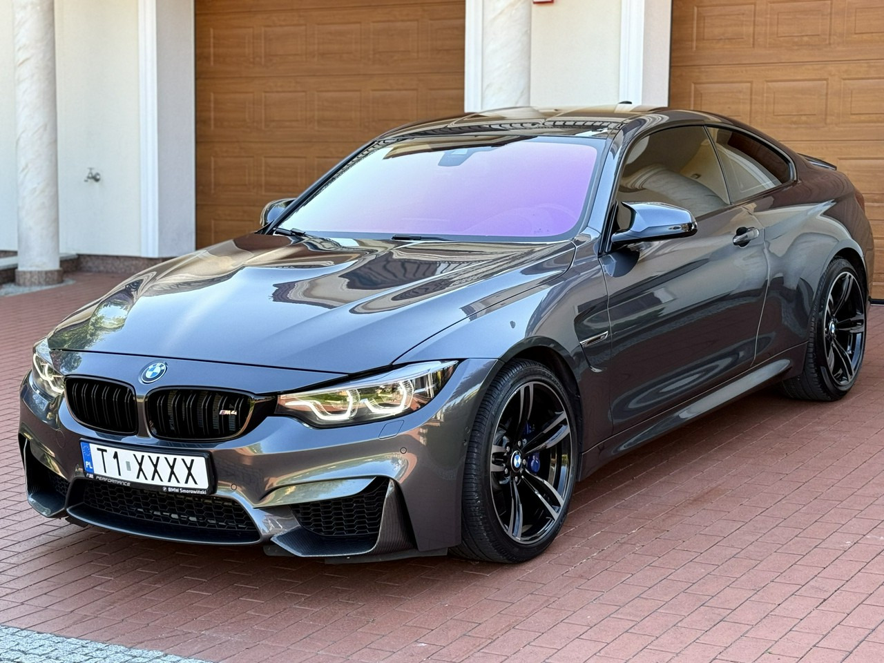 Sedans BMW M4: foto 1