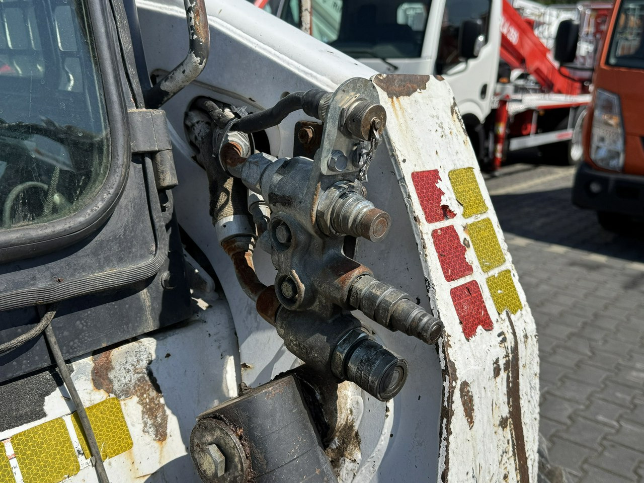 Bobcat S300 Joystick Mini Ładowarka Waga 3692kg - Kompaktiekrāvējs: foto 4 Bobcat S300 Joystick Mini Ładowarka Waga 3692kg - Kompaktiekrāvējs: foto 4