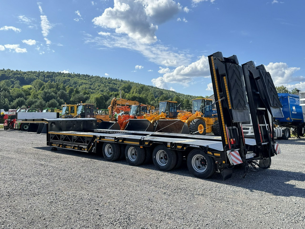 Bodex 4 osiowa NN4J Niskopodwoziówka Niskopodwozie Nowe Opony - Puspiekabe zema profila platforma: foto 4 Bodex 4 osiowa NN4J Niskopodwoziówka Niskopodwozie Nowe Opony - Puspiekabe zema profila platforma: foto 4