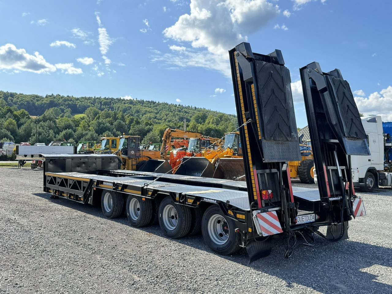 Bodex 4 osiowa NN4J Niskopodwoziówka Niskopodwozie Nowe Opony - Puspiekabe zema profila platforma: foto 1 Bodex 4 osiowa NN4J Niskopodwoziówka Niskopodwozie Nowe Opony - Puspiekabe zema profila platforma: foto 1